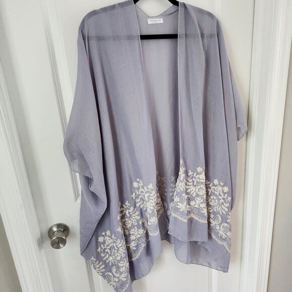 Chic Soul Women's Light Blue Embroidered Kimono OSFA - Picture 3 of 6